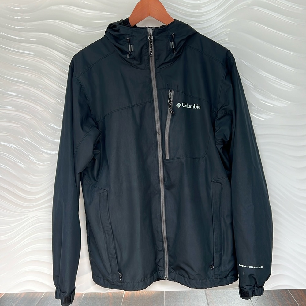 Mens Columbia wind breaker jacket  great condition very light use size M